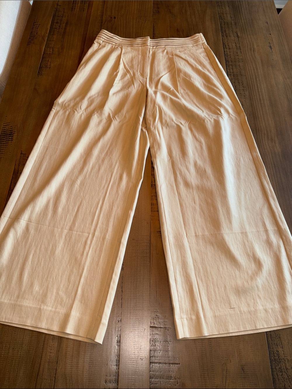 WHBM women's pleat waist Wide-Leg dress pants in Light Beige nwt! Size 10